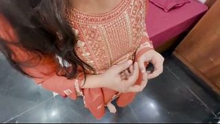 Bhabhi ke ghar ka maalik raat ko chupke se uski kam wali ko chodta hai, desi XXX MMS mein dikhi chudai.