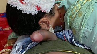 Gadis India Desi Cantik Mengalami Seks Penuh yang Menyakitkan dengan Audio Hindi Kotor