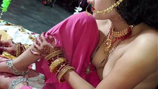 Malam Pertama Pengantin India, Suara Desahan Mesra dalam Bahasa Hindi