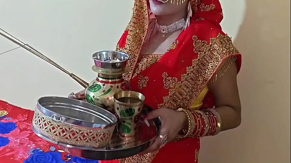स्पेशल करवा चौथ की रात, साफ हिंदी में चुदाई की आवाजें, गंदी और भड़कीली