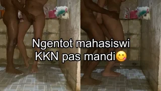 I fucked a KKN student while she was taking a shower