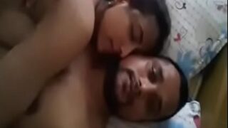 Andhra cowok ngewe adek temennya di video Telugu hot
