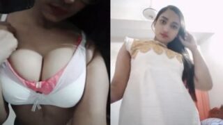 Salah satu video MMS bocor paling viral dari cewek montok yang bikin ngiler.