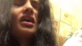 Video montok cewek paki colokin dan ngentot