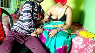 Panggil teman kerja guru ke rumah, ngewe bareng! Suara India jelas bikin makin panas.