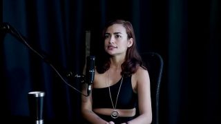 Ibu ketahuan pesta seksnya, belum sempat syuting sama waria, memutuskan berhenti buat sembuh, malah dijuluki “bintang film dewasa alim” – Kamilla Werneck (SHEER/RED)