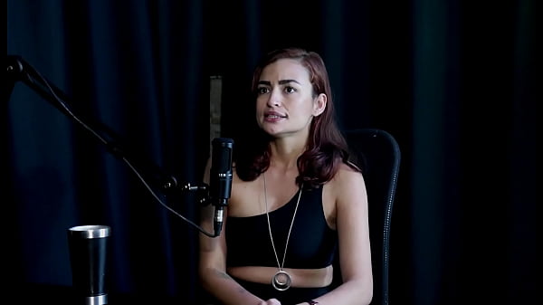Ibu ketahuan pesta seksnya, belum sempat syuting sama waria, memutuskan berhenti buat sembuh, malah dijuluki “bintang film dewasa alim” – Kamilla Werneck (SHEER/RED)