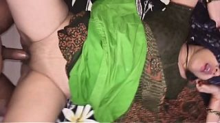 Kakak tiri desi lagi digenjot habis sama adik tiri di rumah sepi, film penuh durasi pakai suara Hindi.