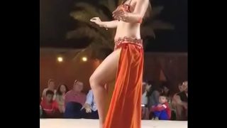 Tarian desi bikin basah, goyangannya bikin nafsu naik