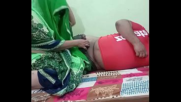 Desi Indian pasangan lagi ngewe gila di kamar, crot di mana-mana.