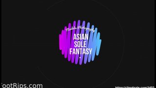Kaki Asia yang bikin ngiler, siap dijilat sampai basah.