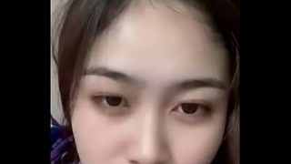 Perempuan Indonesia live, goyangin memek di depan kamera sambil ngos-ngosan pengen digenjot.