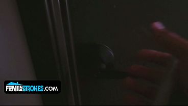 Montoknya Mbak Tiri Layla London, Sini Biar Adek Gebukin Memek Sempitmu