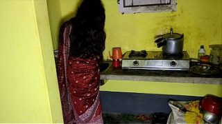 Devar ngeliat bhabhi di dapur sendirian, langsung ngegas dan hajar memeknya.