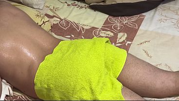 Ibu mertua montok bongsor bantu mantu, pijat panas berujung ke ranjang.