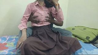 Cewek kuliahan India digebukin kontol pacar di kamar, crot di mana-mana