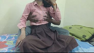 Cewek kuliahan India digebukin kontol pacar di kamar, crot di mana-mana