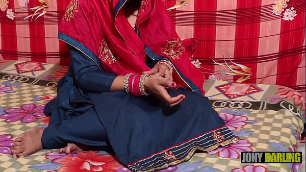 Baru nikah bhabhi punya 2 suami, satu ngewe siang, satu lagi ngentot malam, bahasa kotor Hindi penuh nafsu.