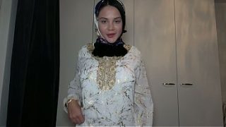 POV – Ngewein Adik Tiri Muslimah Berjilbab, Romantis Tapi Mesum Banget