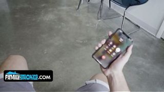 Gemuk Coklat Adik Tiri Biarkan Kakak Tiri Gatal Meregangkan Memek Sempitnya
