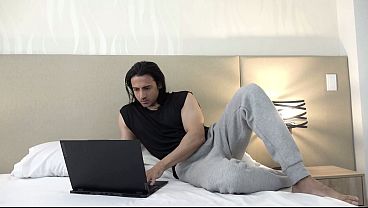 Tetangga Hindu-ku ngiler lihat pantat Latin Colombia-ku, dia ngewe aku dengan kontol besarnya sampai crot di dalem!
