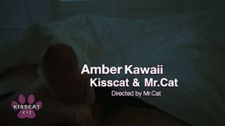 Ibu tiri lihat bapak tiri nembus di dalam anak tiri Amber Kawaii, langsung ngewe keras di ranjang bareng.