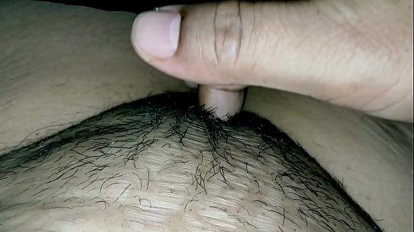 Ibu tiri montok setuju tidur bareng anak tiri, siap-siap malam panas.