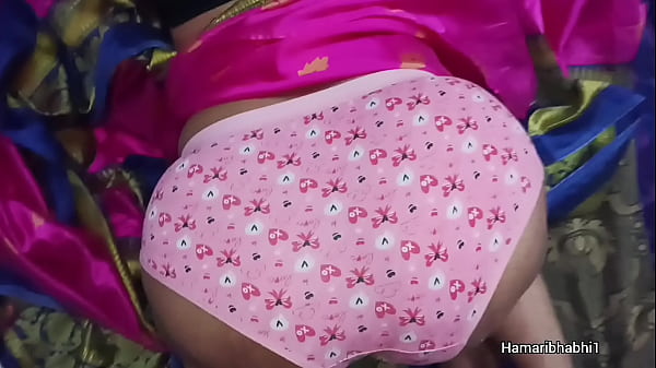 Bikin makin greget, istri tetangga India siap dimainin.