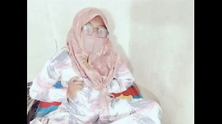Tante seksi Indonesia lagi viral colmek pake botol, bikin makin ngiler