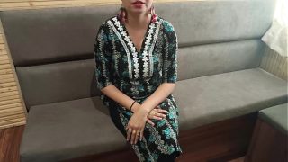JIJI JI digoda tubuh seksi SAALI, ngewe memek dan bokongnya pakai suara Hindi