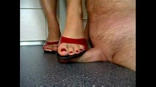 Bhabhi India seksi injak-injak kontol si Devar sampai muncrat