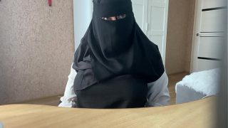 Ngentot live sambil colmek, ibu arab lagi horny banget
