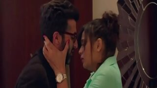 Artis India terkenal ciuman bibir panas bikin merem melek