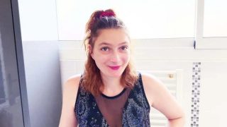 Charlotte, 32, dibimbing Lyia, nafsu menggebu di setiap sentuhan.