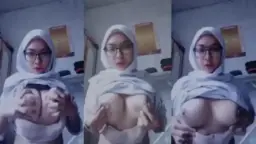 Jilbab putih, toket gede, Nurul Maisarah bikin makin pengen lihat.
