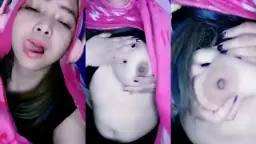 Mamih Yuki lagi horny, beberin tetek mangga montoknya.