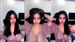 Miss Key pamer belahan dada mulus bikin ngiler, bikin gregetan pengen raba.