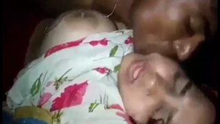 Video mesum suami istri tengah malam, gaya desi bikin panas.