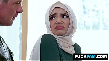 WTF, si Hijabi imut pertama kali digarap tukang ledeng Naudi Nala sama Jason Sarcinelli, crot di mana-mana!