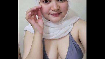 Awal hari goyang twerk pake hijab, bikin makin basah.