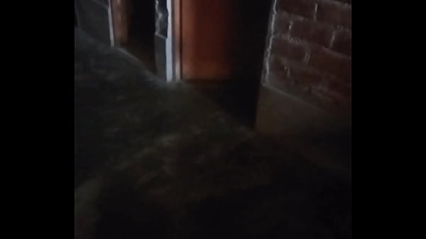 Gue masuk rumahnya ibu muda seksi, dia buka pintu karena duit.