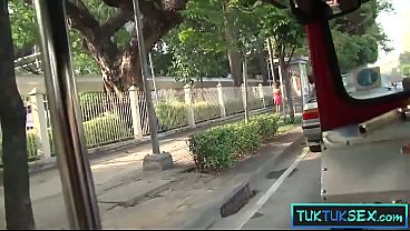 Tuk tuk jemput ibu Thailand, langsung naik kontol gede
