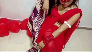 Pengantin baru India pake sari merah lagi ngerayain valentine sama suami desi, crot penuh, bokep Hindi paling mantap