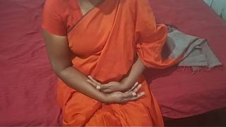Wanita Asia lagi mainin diri sendiri, desahan panas bikin kamar makin basah.
