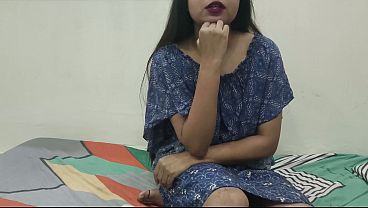 Cewek India ganti baju di depan kakak tiri yang lagi nonton bokep, matanya liar ngeliatin