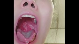 Ngentot lidah dalem • reflek muntah • air liur becek • latihan tenggorokan • sampe ke anak tekak