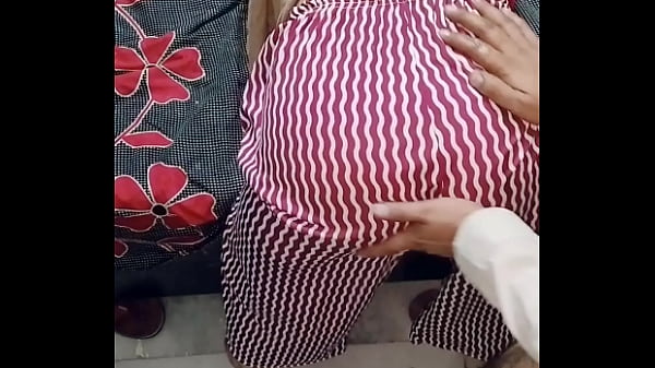 Priyanshisharma14 nunduk, gua goyang dari belakang sambil ngomong Hindi.