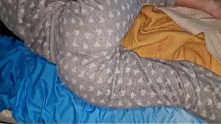 Gue nemuin ceweknya bokap di ranjang gue, gue gebukin sampe dia minta ampun, ujung-ujungnya kontol gue penuh di dalem memeknya tanpa kondom.