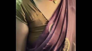 Aku suka banget sama ibu-ibu India seksi yang bikin makin panas.