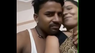 Menekan tante desi dengan buah dada besar yang menggoda